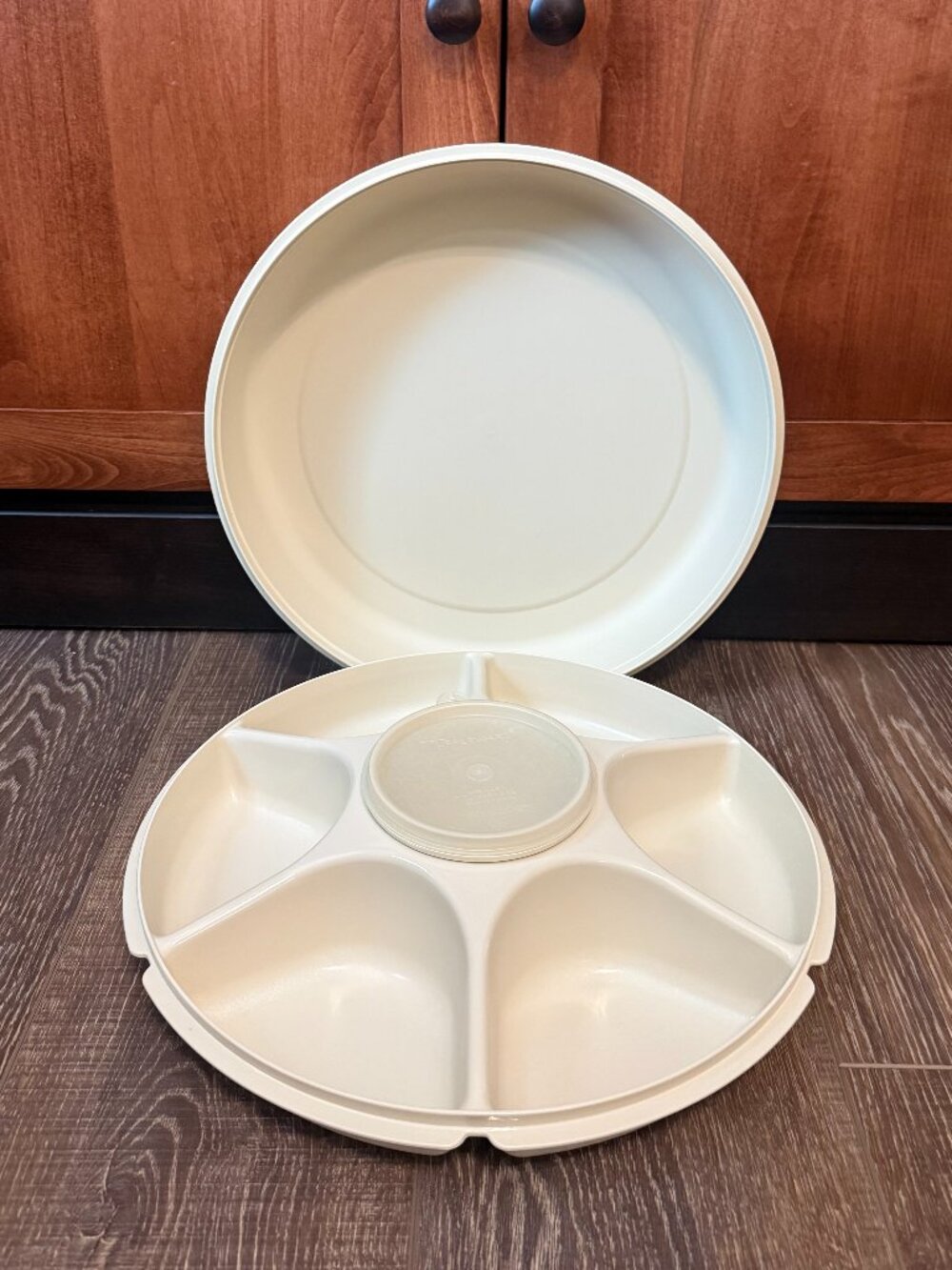 Tupperware Divided Snack and Dip Tray with Bowl